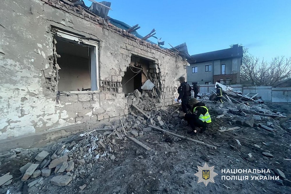 Дрони атакували автівки на Нікопольщині: є вбитий і поранені, у Дніпрі і районі теж жертви і десятки постраждалих – поліція (фото) Дрони атакували автівки на Нікопольщині: є вбитий і поранені, у Дніпрі і районі теж жертви і десятки постраждалих – поліція (фото)