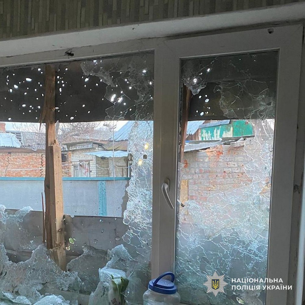 126 повідомлень про обстріли Нікополя і району, удари по Дніпру, Криворіжжю, Самарівському, і Синельниківському районів, є поранені і руйнування – поліція про наслідки ворожих атак (фото)