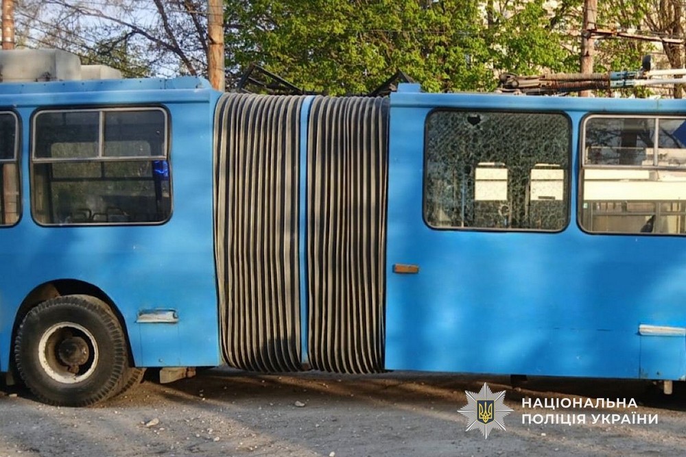 126 повідомлень про обстріли Нікополя і району, удари по Дніпру, Криворіжжю, Самарівському, і Синельниківському районів, є поранені і руйнування – поліція про наслідки ворожих атак (фото)