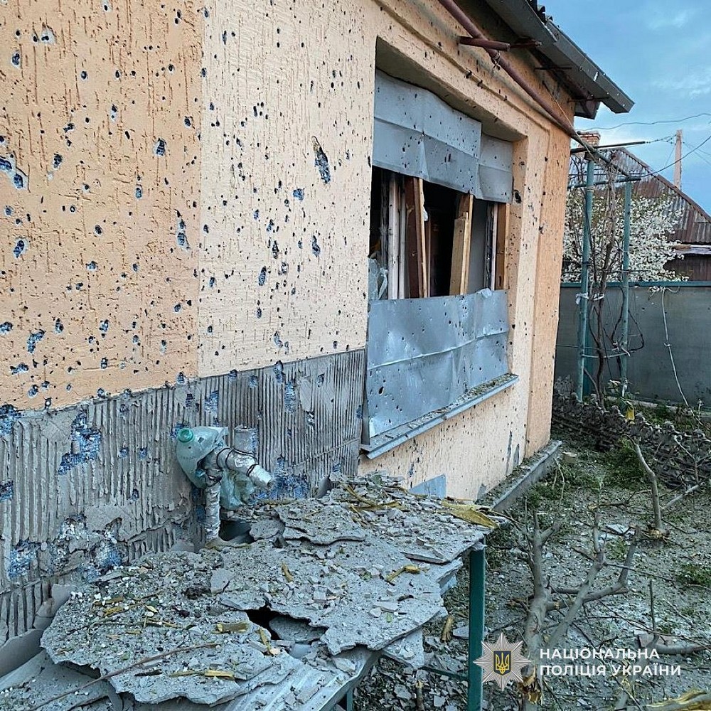 126 повідомлень про обстріли Нікополя і району, удари по Дніпру, Криворіжжю, Самарівському, і Синельниківському районів, є поранені і руйнування – поліція про наслідки ворожих атак (фото)