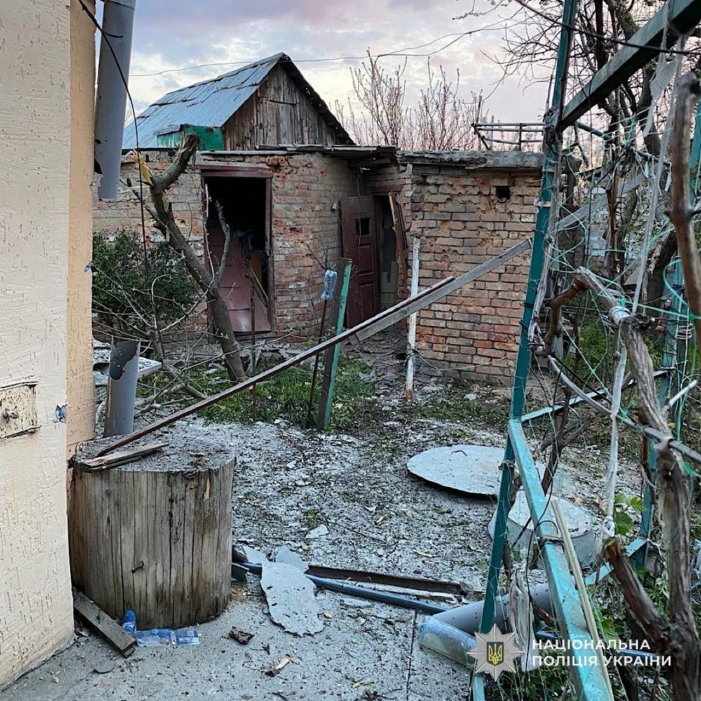 126 повідомлень про обстріли Нікополя і району, удари по Дніпру, Криворіжжю, Самарівському, і Синельниківському районів, є поранені і руйнування – поліція про наслідки ворожих атак (фото)