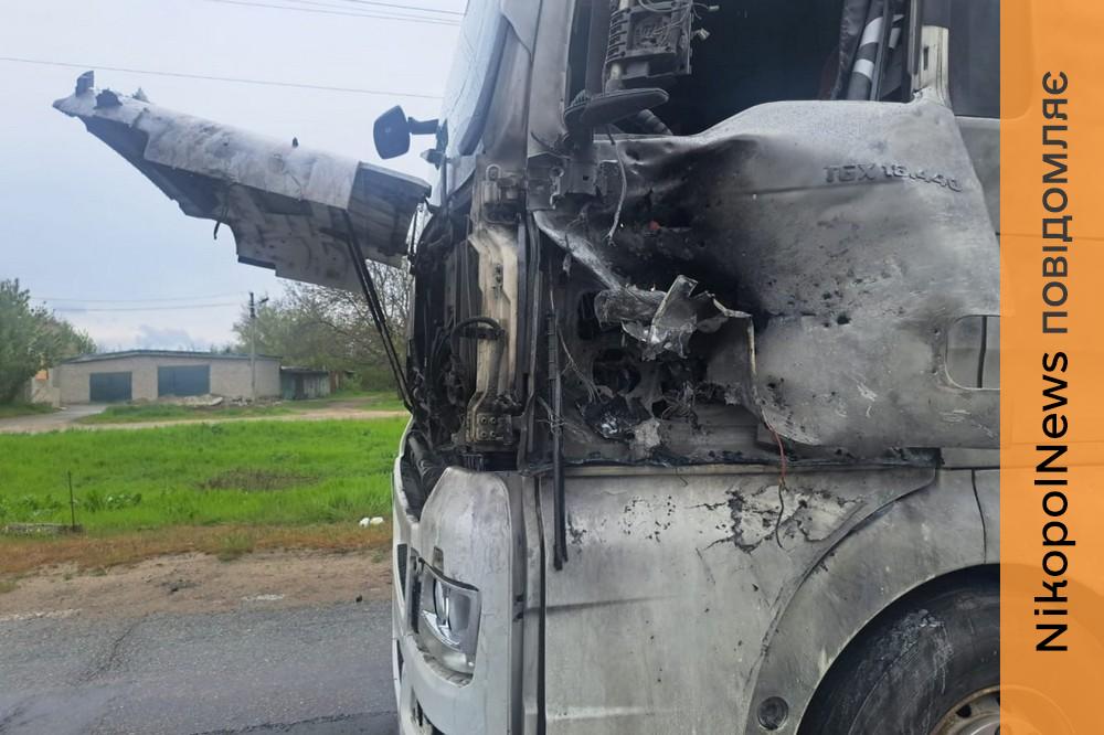 Увага! Ворог цілеспрямовано атакує транспорт на Нікопольщині сьогодні – зафіксовано декілька ударів 1 Увага! Ворог цілеспрямовано атакує транспорт на Нікопольщині сьогодні – зафіксовано декілька ударів