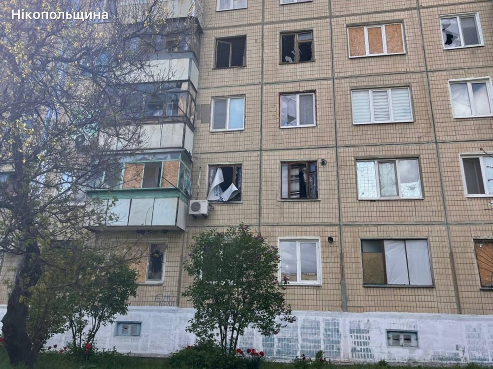 У Нікополі побито супермаркет і 5 багатоквартирних будинків, під обстрілами були також район і місто Дніпро (фото)