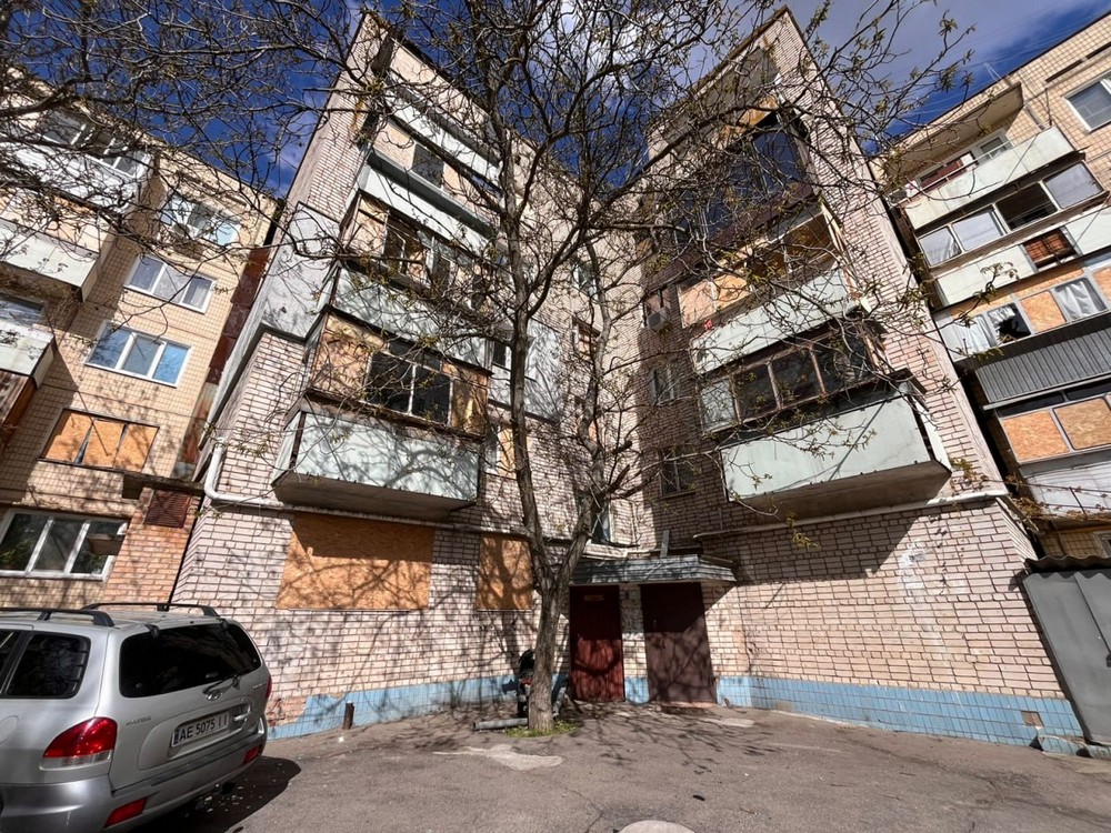 У Нікополі побито супермаркет і 5 багатоквартирних будинків, під обстрілами були також район і місто Дніпро (фото)