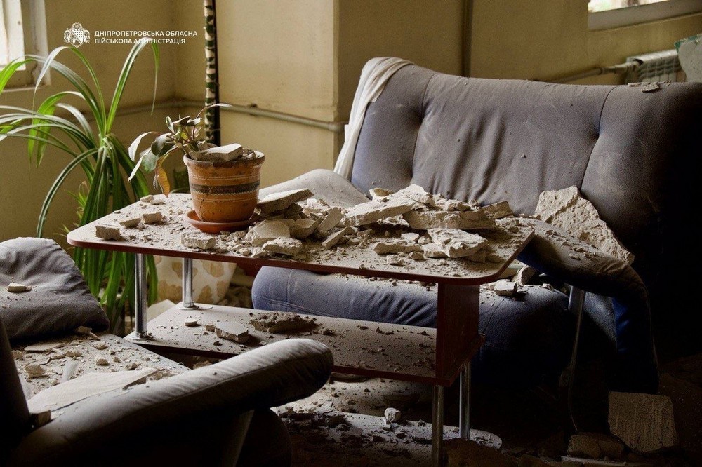 У Дніпрі «шахед» влетів у вікно квартири і не розірвався, а інший ледь не вбив заступника мера (фото)