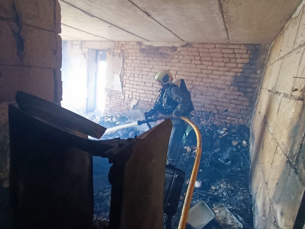 Влучання FPV-дрона у 9-поверхівку, врятована людина, хибний виклик: звіт від ДСНС Марганця за тиждень