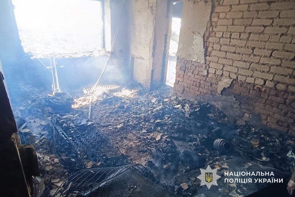 Росіяни атакували поліцейських, транспорт і будинки на Нікопольщині, вдарили по Кам’янському і Синельниківському районах – є поранені і руйнування (фото)