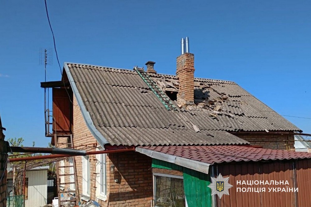 Росіяни атакували поліцейських, транспорт і будинки на Нікопольщині, вдарили по Кам’янському і Синельниківському районах – є поранені і руйнування (фото)