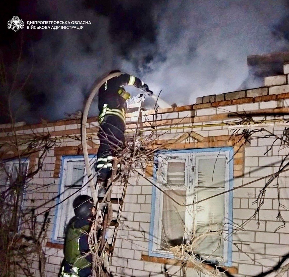 На Нікопольщині є поранений і руйнування, сталися пожежі, під ударом ворога також було Криворіжжя (фото)