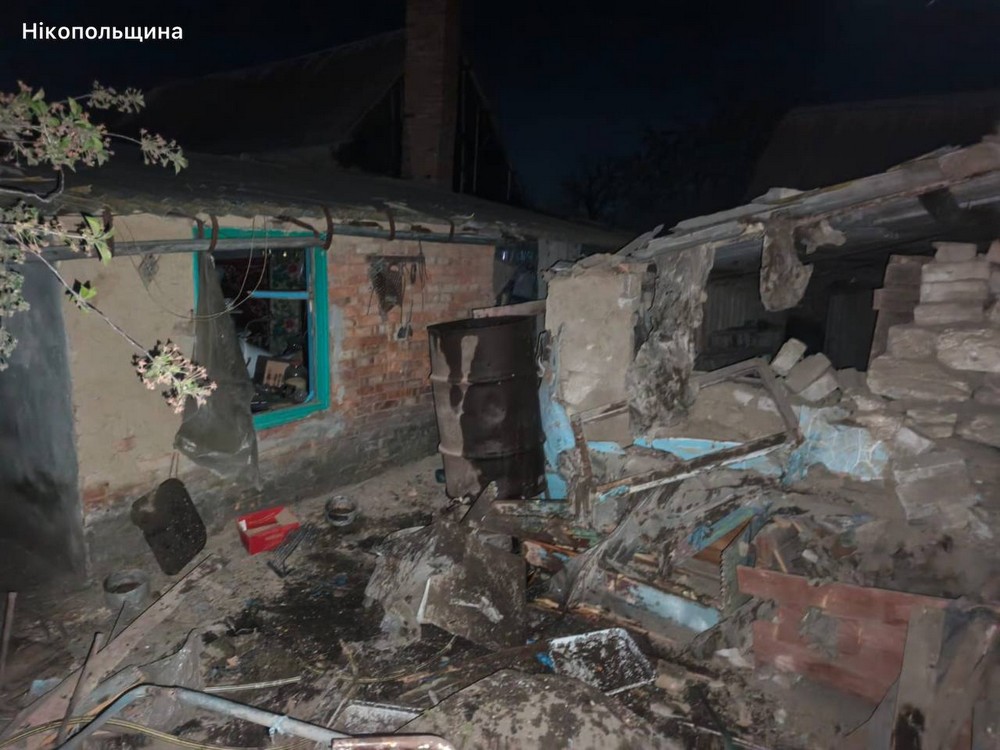 На Нікопольщині є поранений і руйнування, сталися пожежі, під ударом ворога також було Криворіжжя (фото)