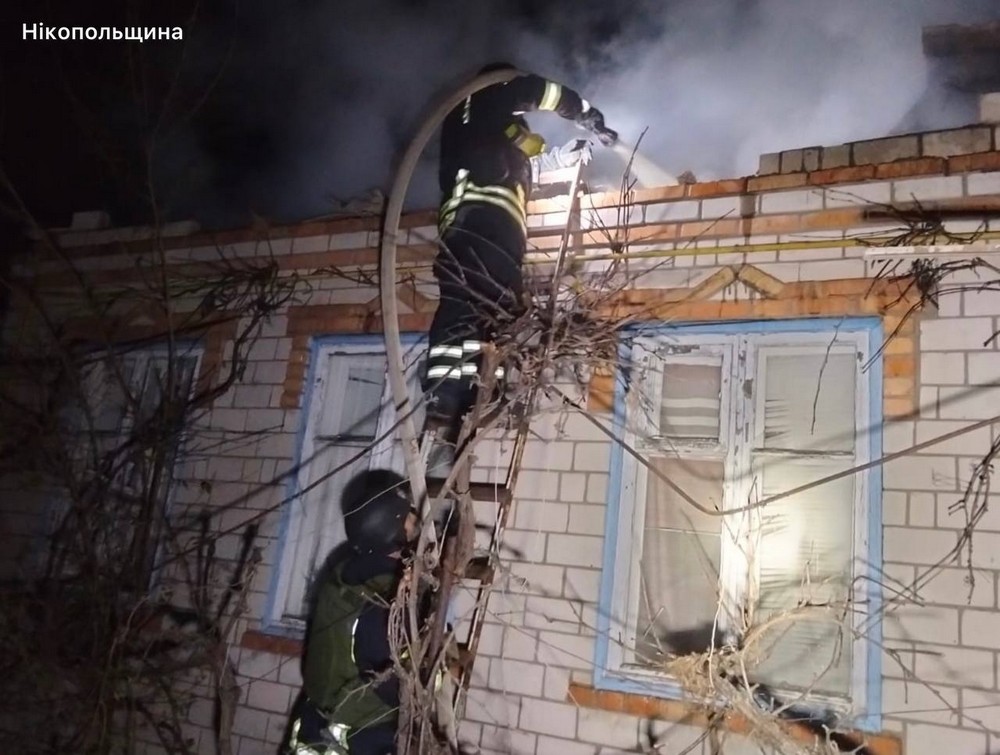 На Нікопольщині є поранений і руйнування, сталися пожежі, під ударом ворога також було Криворіжжя (фото)