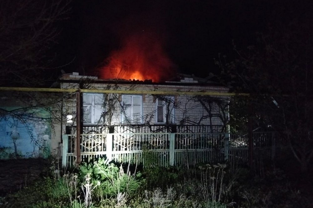 На Нікопольщині є поранений і руйнування, сталися пожежі, під ударом ворога також було Криворіжжя (фото)