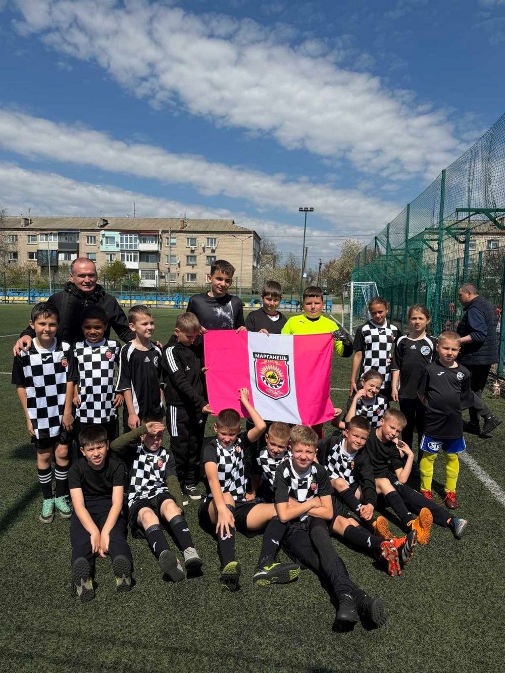 Юні футболісти з команди «Шахтар» Марганця здобули впевнені перемоги на «Кубку Незламних»