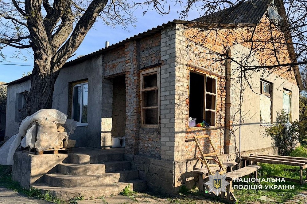 Загинув у себе на подвір’ї… Подробиці смертельних обстрілів Нікополя і Кривого Рогу оприлюднили у поліції (фото)