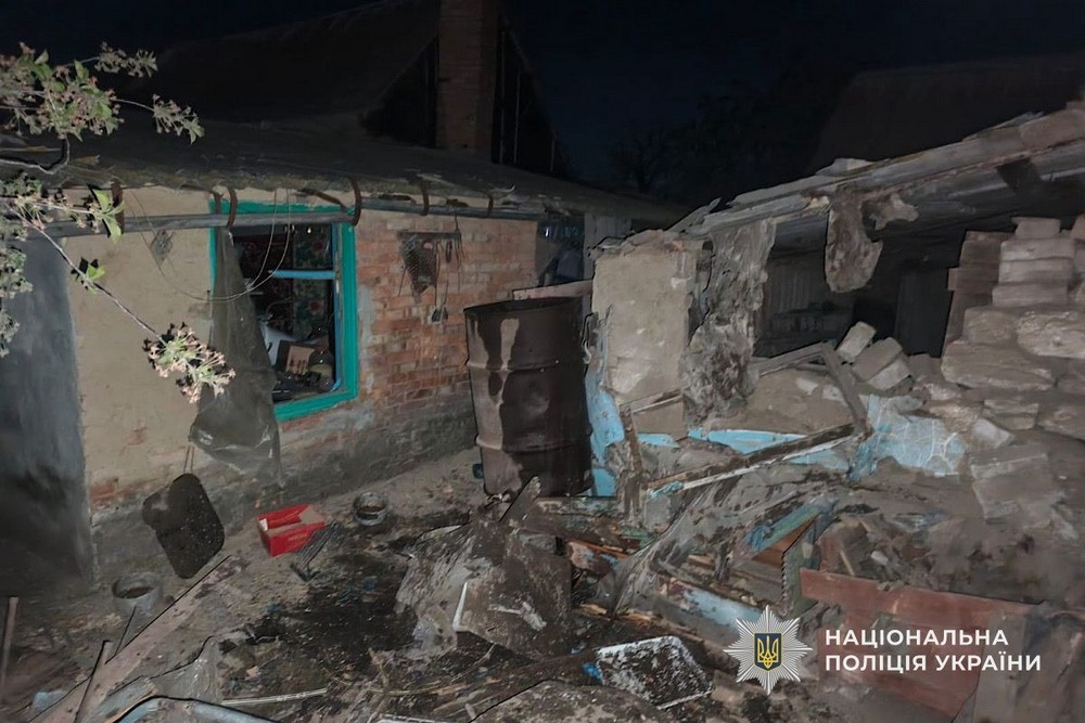 Загинув у себе на подвір’ї… Подробиці смертельних обстрілів Нікополя і Кривого Рогу оприлюднили у поліції (фото)