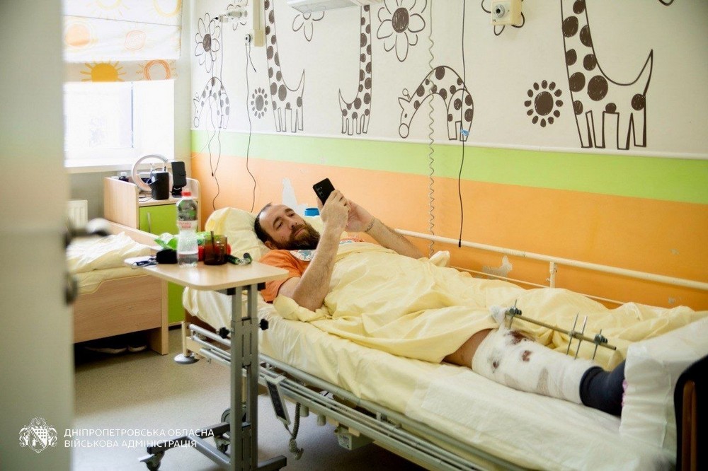 Поранені енергетики з Нікополя і Дніпра отримали ордени «За мужність» ІІІ ступеня