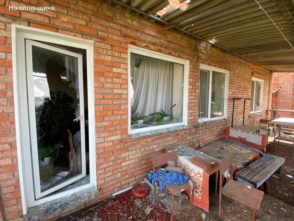 Знову удар по ринку у Нікополі і по автобусу в районі – є поранені, зросла кількість постраждалих під Дніпром, ворог атакував також Синельниківщину