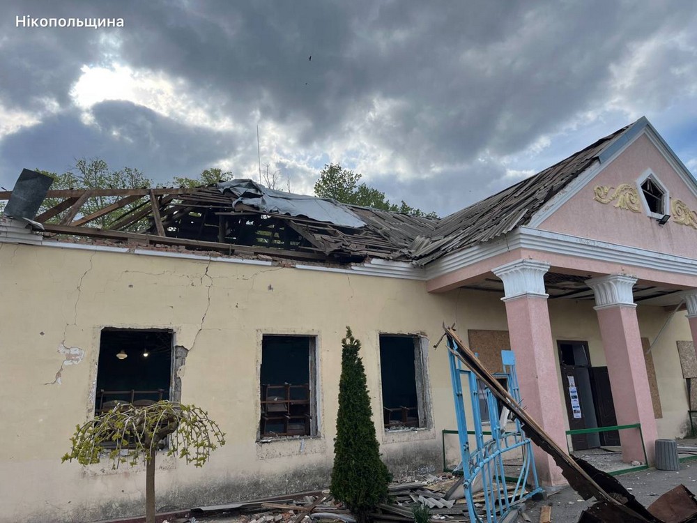 Знову удар по ринку у Нікополі і по автобусу в районі – є поранені, зросла кількість постраждалих під Дніпром, ворог атакував також Синельниківщину