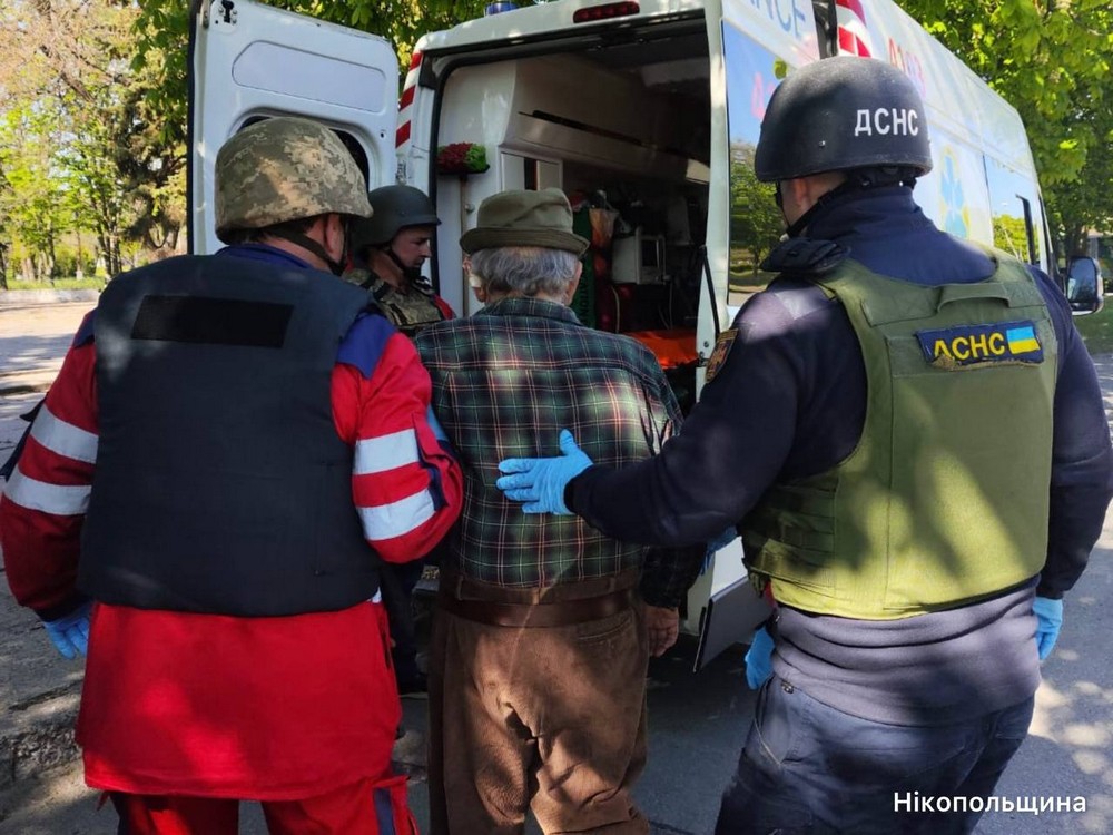 Знову удар по ринку у Нікополі і по автобусу в районі – є поранені, зросла кількість постраждалих під Дніпром, ворог атакував також Синельниківщину