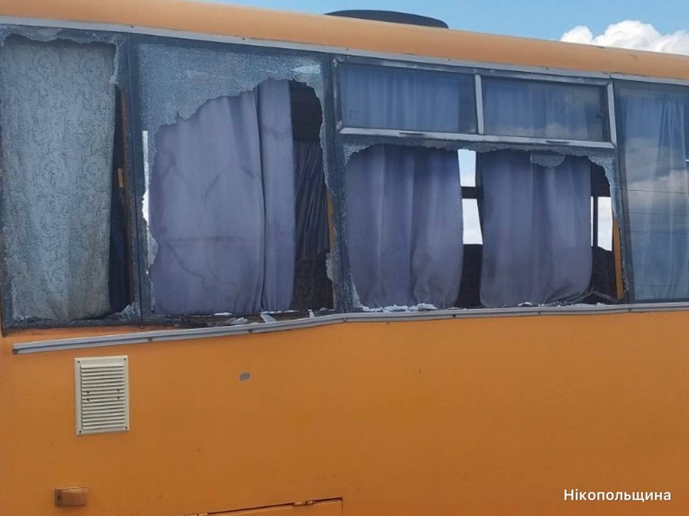 Знову удар по ринку у Нікополі і по автобусу в районі – є поранені, зросла кількість постраждалих під Дніпром, ворог атакував також Синельниківщину