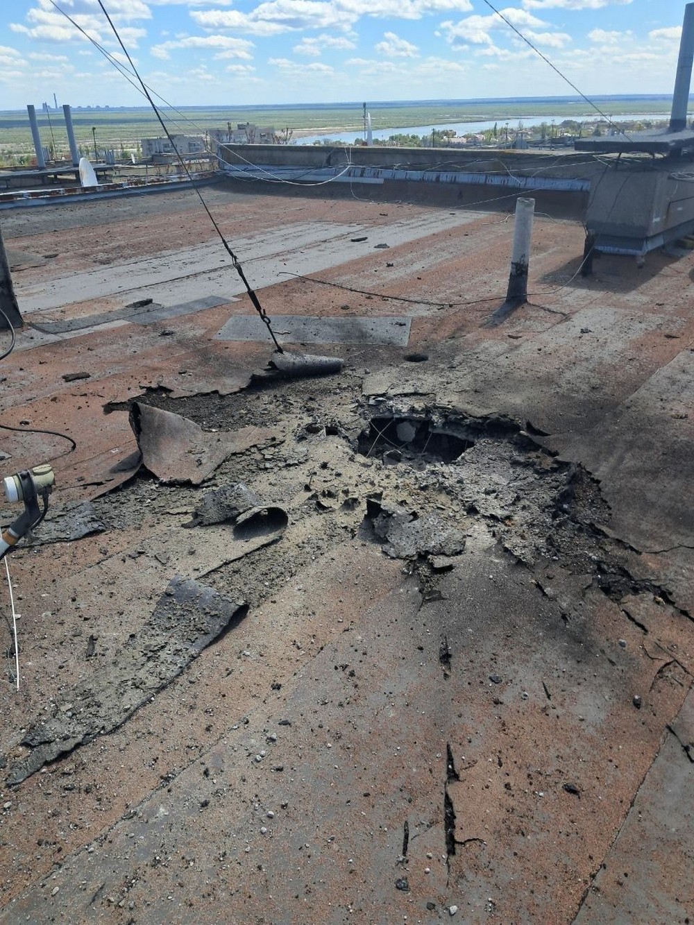 Знову удар по ринку у Нікополі і по автобусу в районі – є поранені, зросла кількість постраждалих під Дніпром, ворог атакував також Синельниківщину