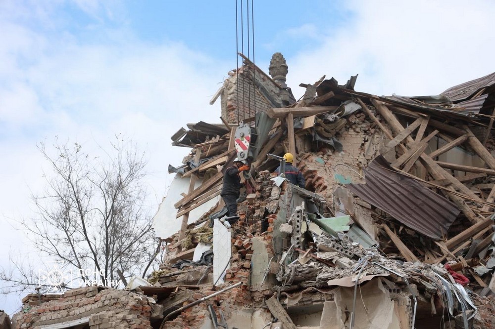 у Дніпрі завершено аварійно рятувальні роботи на місці удару 24 квітня (фото) 3