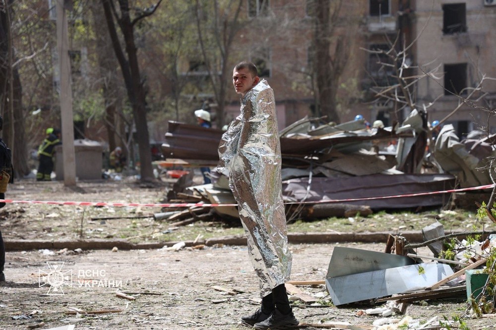 у Дніпрі завершено аварійно рятувальні роботи на місці удару 24 квітня (фото) 4