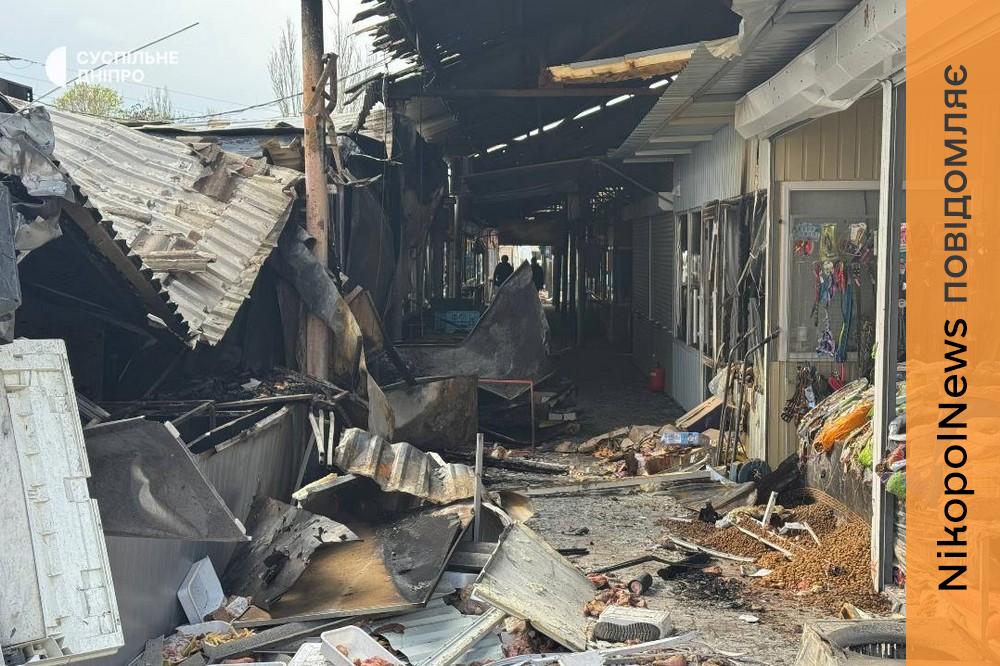 Розбирають та виносять вцілілий товар: як у Нікополі ліквідовують наслідки смертельного обстрілу (фото) 1 у Нікополі