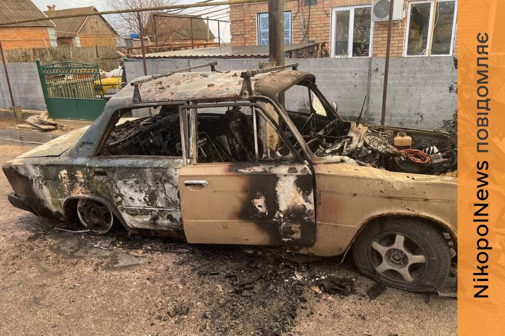 Пошкоджені приватний будинок і авто: ворог атакував Нікополь та район (фото) 1 ворог атакував Нікополь та район 3