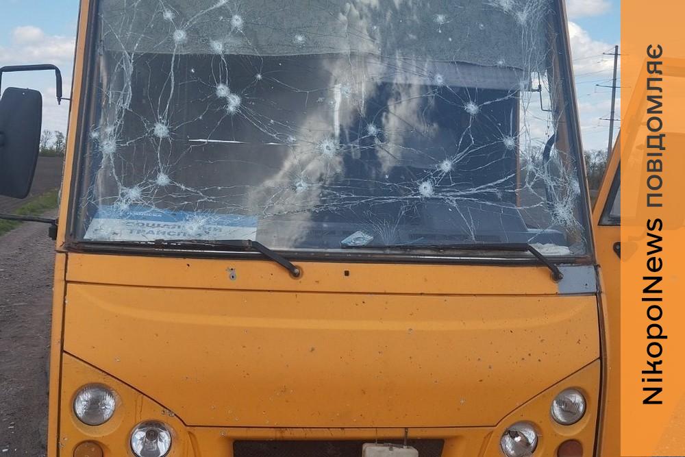Вивів з салону і наказав лягти на землю: на Нікопольщині дрон атакував автобус Гуманітарної місії "Проліска"