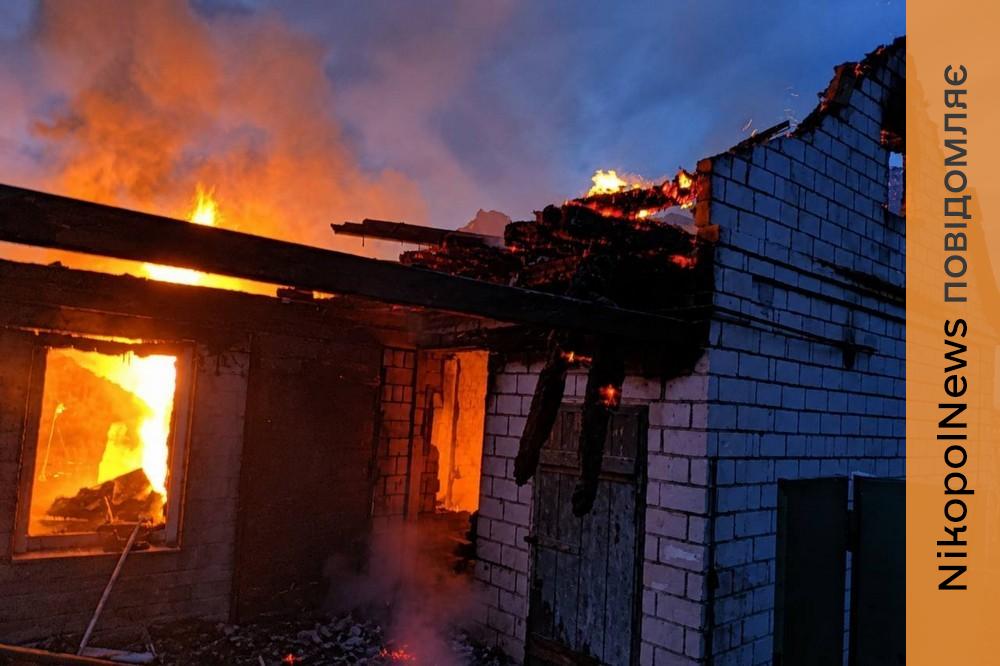 Вночі ворог атакував Нікопольщину безпілотниками: сталася пожежа