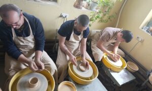 Для поранених поліцейських та ветеранів Дніпропетровщини колеги організували арттерапевтичний майстер-клас