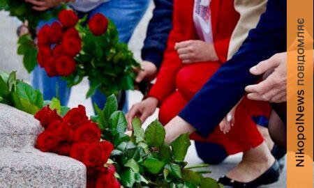 Через 100 років все повторюється… Сьогодні Дніпропетровщина вшановує пам’ять жертв політичних репресій (фото)
