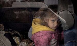 Обов’язкова евакуація з Нікопольщини і Синельниківщини: скільки людей вже виїхало (відео)