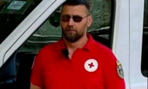 «Попри загрозу повторного обстрілу, вже через три хвилини був на місці»: поранена у Нікополі 29 травня жінка подякувала своєму рятівнику