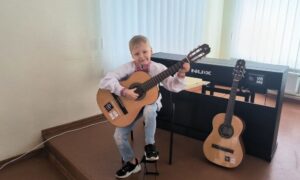 Нікопольська школа мистецтв виграла грант і отримала музичні інструменти та сучасну техніку (фото)