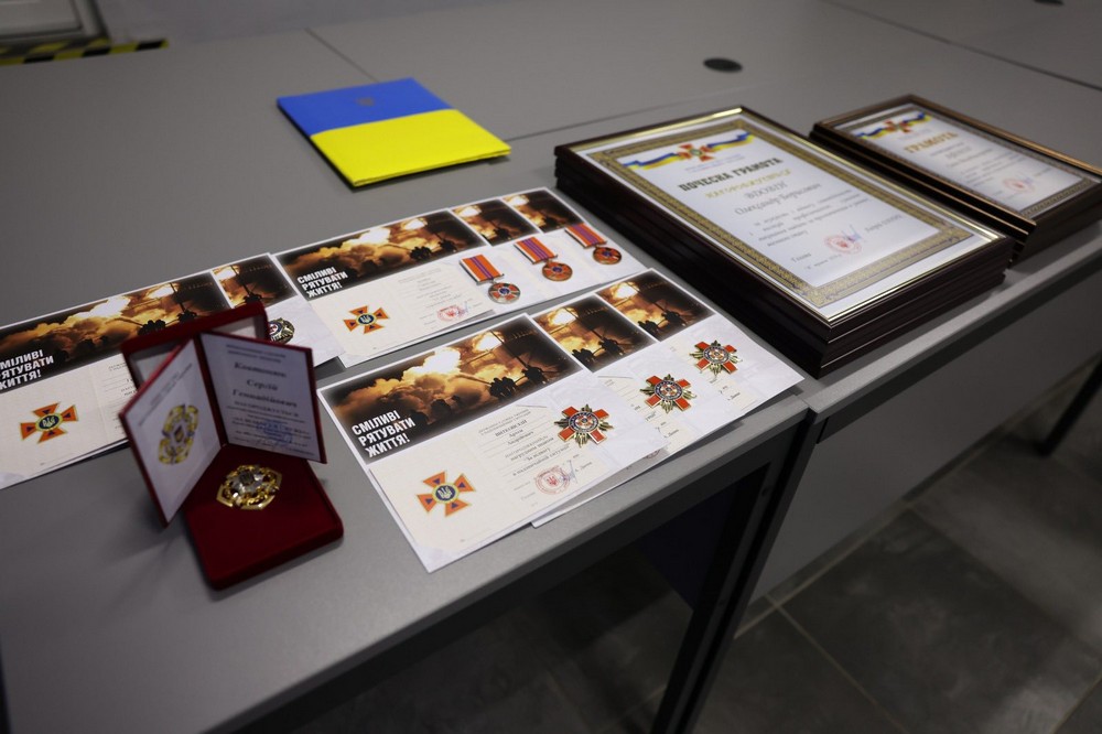 14 рятувальників Дніпропетровщини отримали нагороди та відзнаки 3 14 рятувальників Дніпропетровщини отримали нагороди та відзнаки 3