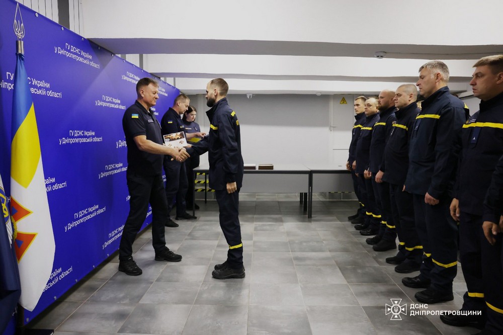 14 рятувальників Дніпропетровщини отримали нагороди та відзнаки 7 14 рятувальників Дніпропетровщини отримали нагороди та відзнаки 7
