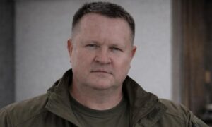 «Я розумію ваші емоції, але рішення про обов’язкову евакуацію ухвалене не “для галочки”» – начальник Нікопольської РВА звернувся до мешканців