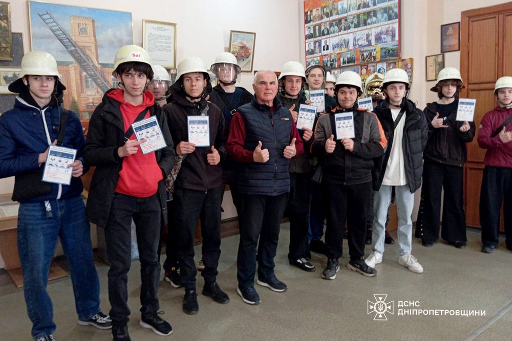 Як працюють рятувальники зсередини: на Дніпропетровщині студенти відвідали виставку пожежно рятувальної служби