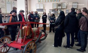 Як працюють рятувальники зсередини: на Дніпропетровщині студенти відвідали виставку пожежно рятувальної служби