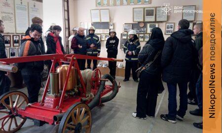 Як працюють рятувальники зсередини: на Дніпропетровщині студенти відвідали виставку пожежно рятувальної служби