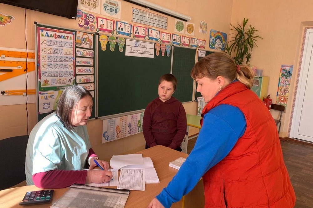 Дитячі лікарі з Нікополя здійснили плановий виїзд до двох селищ району (фото)