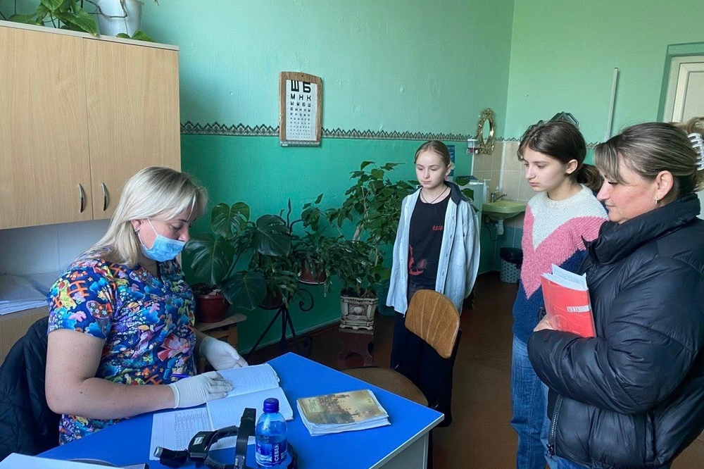 Дитячі лікарі з Нікополя здійснили плановий виїзд до двох селищ району (фото)