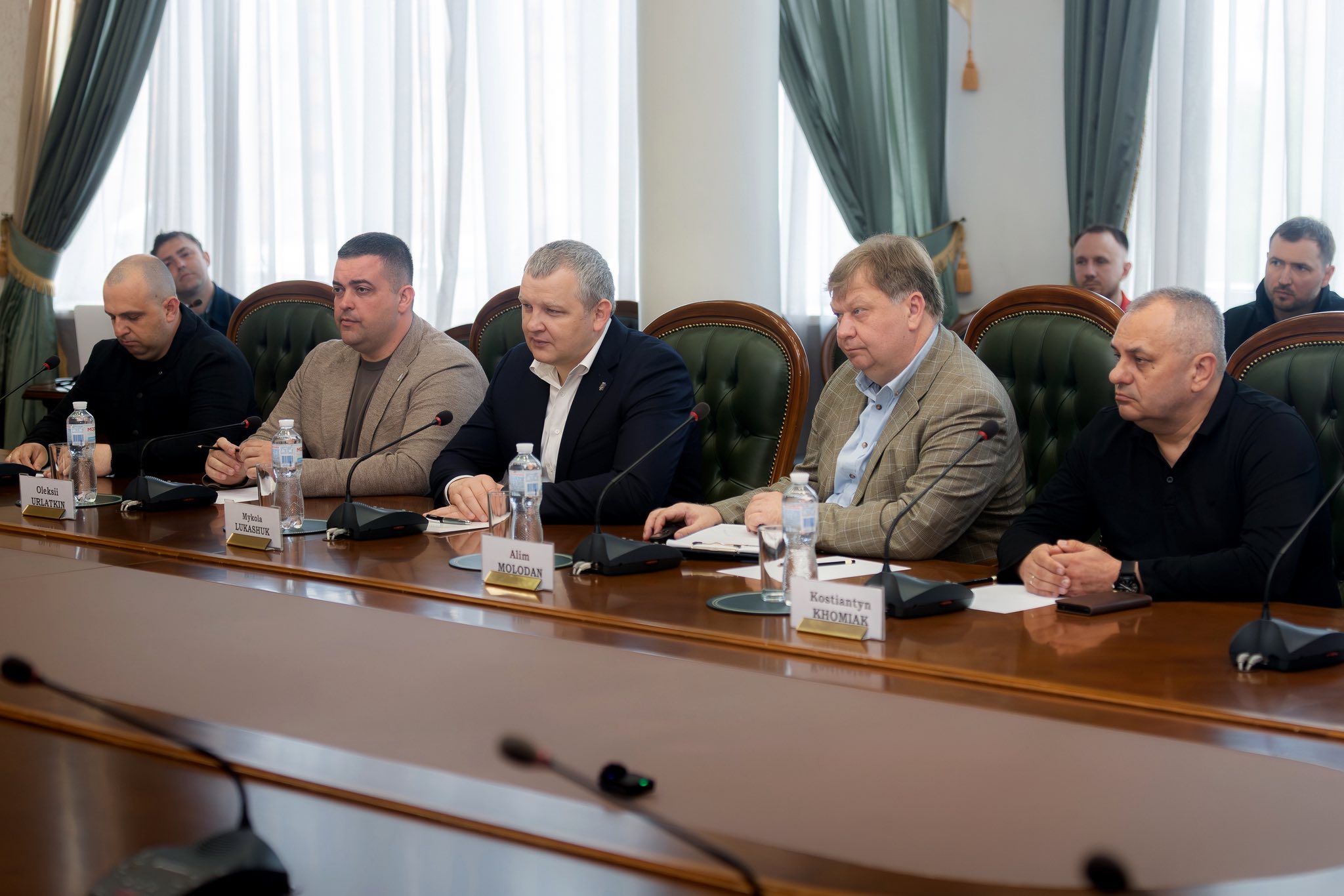 Діти полеглих Героїв та їх мами з Нікополя й інших громад області сьогодні вирушили до Португалії (фото, відео) Діти полеглих Героїв та їх мами з Нікополя й інших громад області сьогодні вирушили до Португалії (фото, відео)