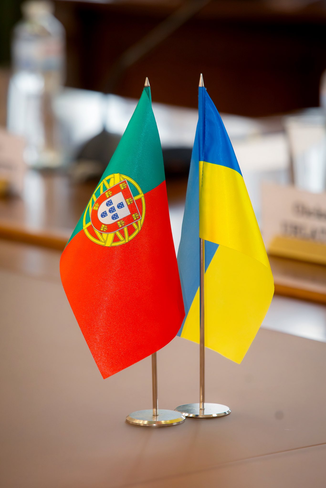 Діти полеглих Героїв та їх мами з Нікополя й інших громад області сьогодні вирушили до Португалії (фото, відео) Діти полеглих Героїв та їх мами з Нікополя й інших громад області сьогодні вирушили до Португалії (фото, відео)