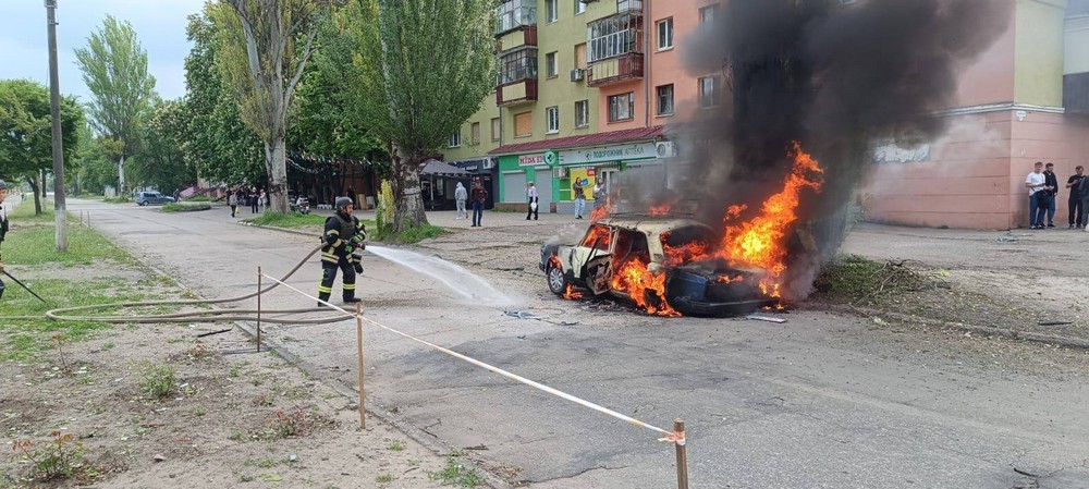 У Нікополі є поранені, побиті дві АЗС, стоянки, 19 автівок і адмінбудівля у районі, також під ударом ворога були Дніпровський, Криворізький і Синельниківський райони (фото)