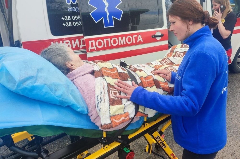 Найважче рішення — залишити дім: історії евакуйованих з Нікополя людей (фото)