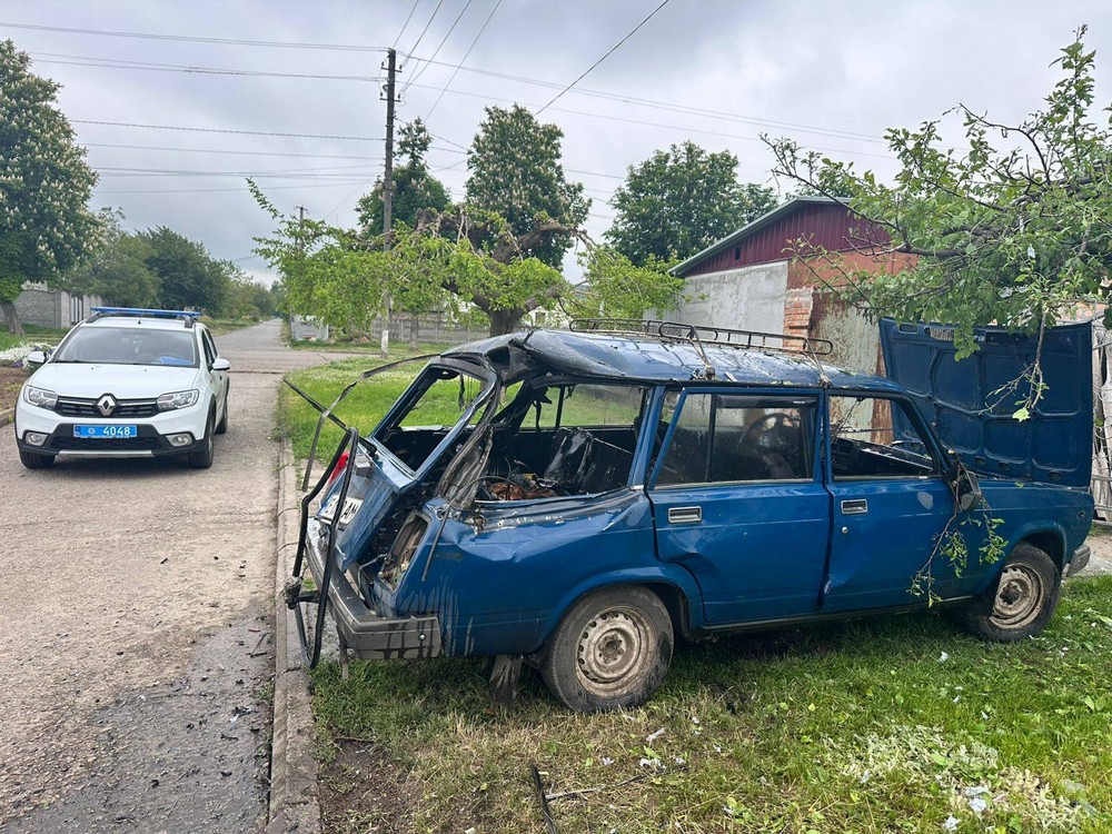 У Нікополі є поранені, побиті дві АЗС, стоянки, 19 автівок і адмінбудівля у районі, також під ударом ворога були Дніпровський, Криворізький і Синельниківський райони (фото)