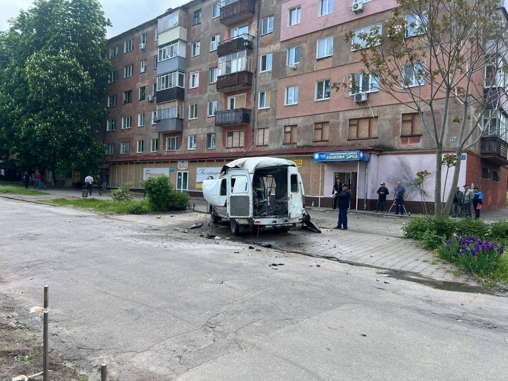 У Нікополі є поранені, побиті дві АЗС, стоянки, 19 автівок і адмінбудівля у районі, також під ударом ворога були Дніпровський, Криворізький і Синельниківський райони (фото)
